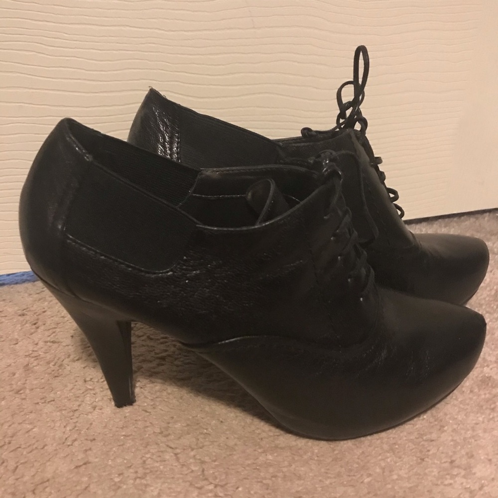 Me Too Lisbon High Heeled Bootie 7.5